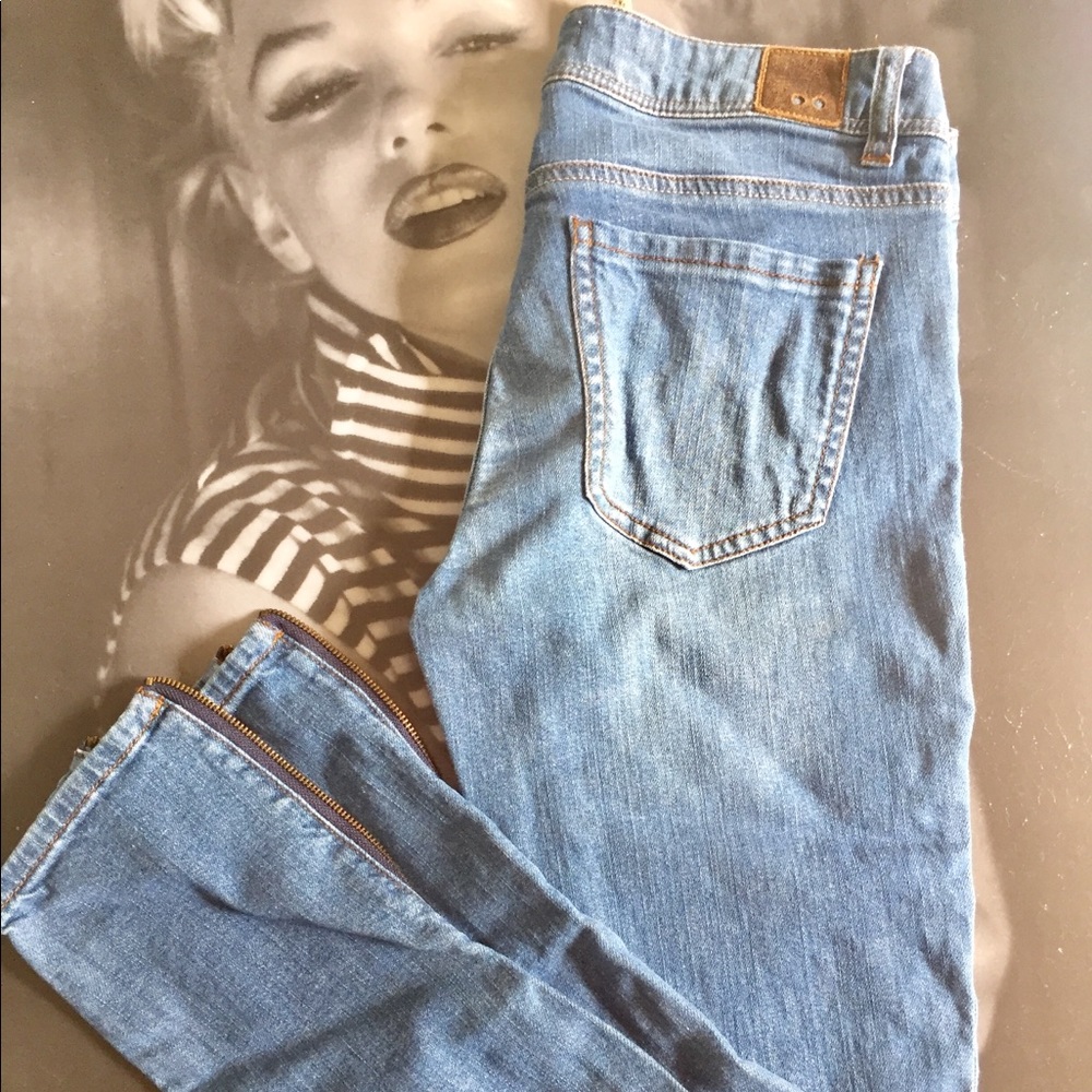 Light Wash Zipper  Skinny Jeans